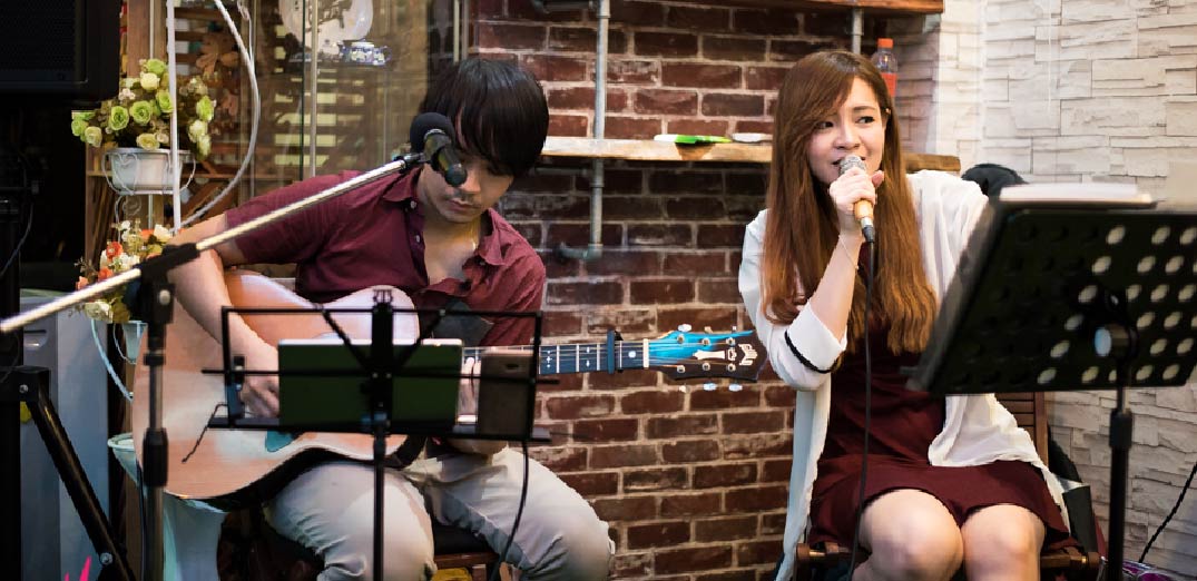 Lucky Tree วงดนตรีงานเลี้ยง รูปแบบ Acoustic Duo