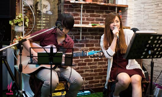 Lucky Tree วงดนตรีงานเลี้ยง รูปแบบ Acoustic Duo