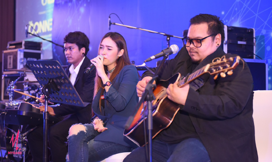 ฟัง Acoustic trio กับ เอิร์ท i can see วงดนตรีงานอีเว้นท์