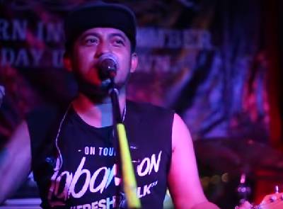 แฟนเก่า feat.พี่กบ BigAss - Labanoon live at Parking Toys