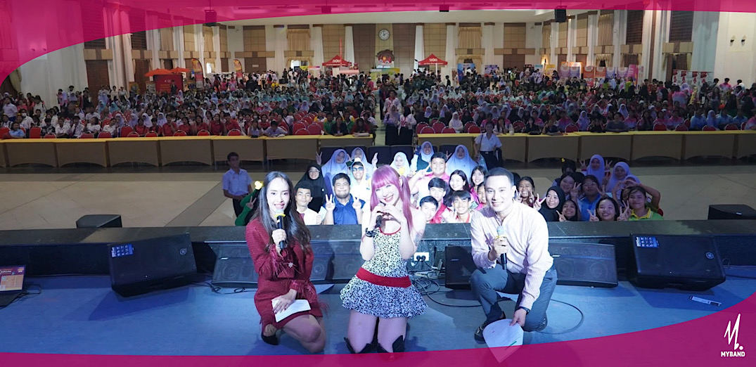 พลังคนรุ่นใหม่! พลอยชมพู ระเบิดความสนุกในงาน SKRU OPEN HOUSE 2025